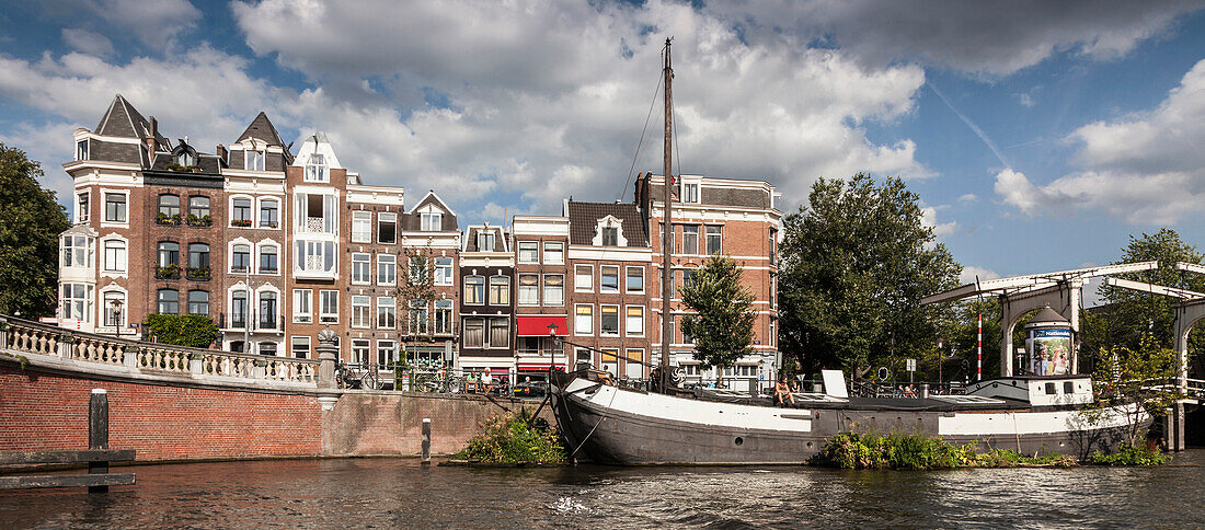 Boat mooring on urban canal, Amsterdam, Holland, amsterdam, amsterdam, holand