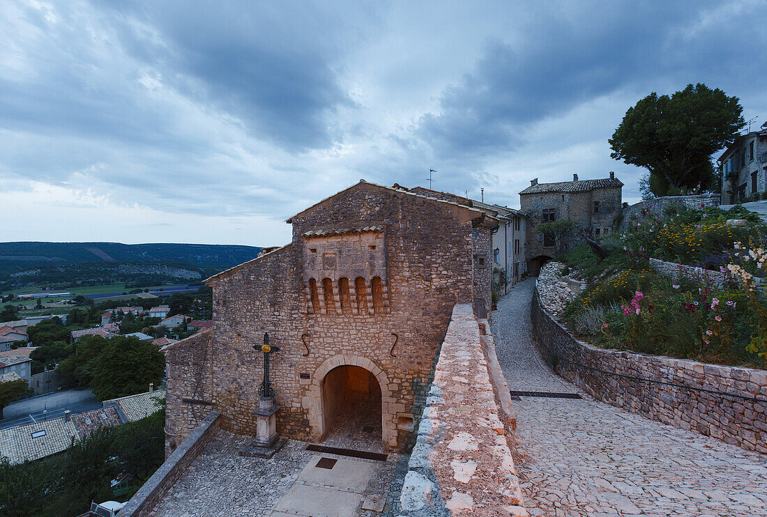 Archway, 17th century, Banon, village, Alpes-de-Haute-Provence, Provence, France, Europe