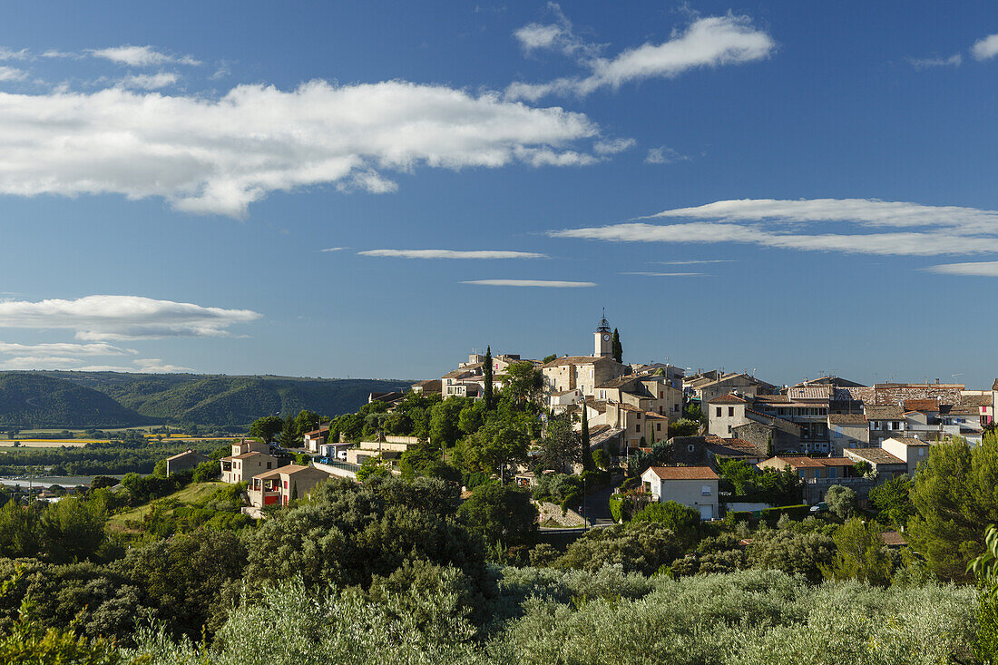 Villeneuve, Dorf über dem Durance-Tal, b. Manosque, Alpes-de-Haute-Provence, Provence, Frankreich, Europa