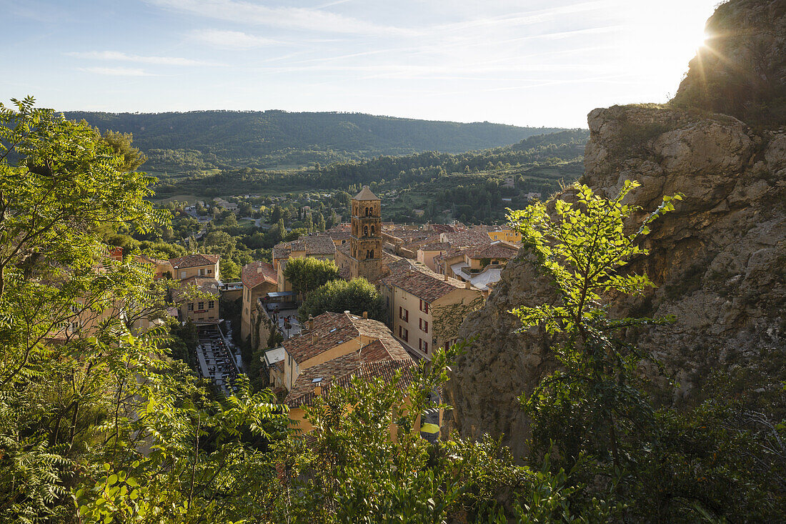 Moustiers-Sainte-Marie, Dorf, Naturpark Verdon, Alpes-de-Haute-Provence, Provence, Frankreich, Europa