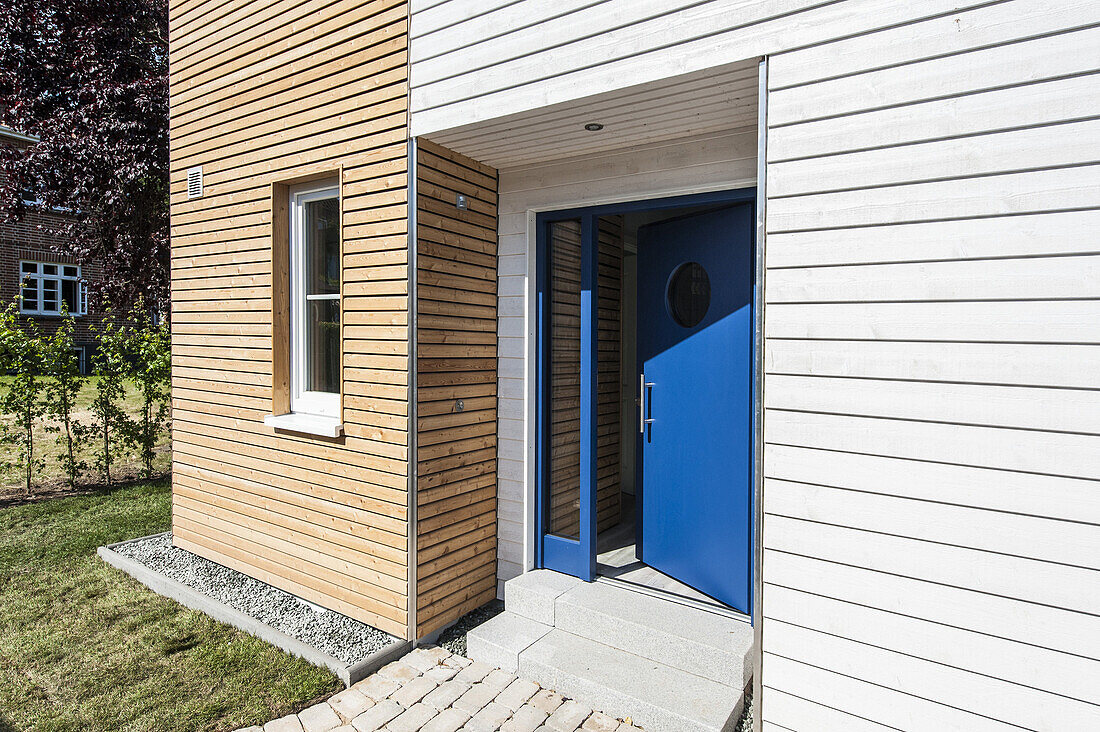 Holiday houses in a modern wood look at Heiligenhafen, Schleswig-Holstein, Baltic Sea, North Germany, Germany, with property release