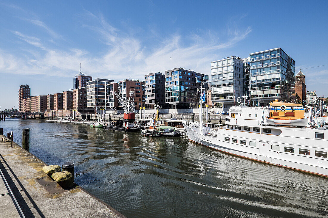 Modernes Wohnen am Sandtorkai in der Hafencity Hamburg, Hamburg, Deutschland