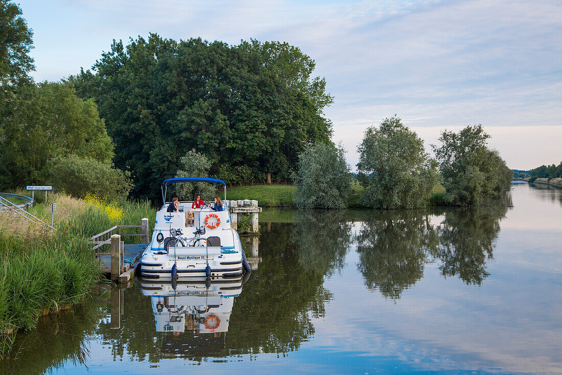 Le Boat Royal Mystique houseboat near the Knokkebrug drawbridge on the IJzer (Yser) river, near Diksmuide, Flemish Region, Belgium