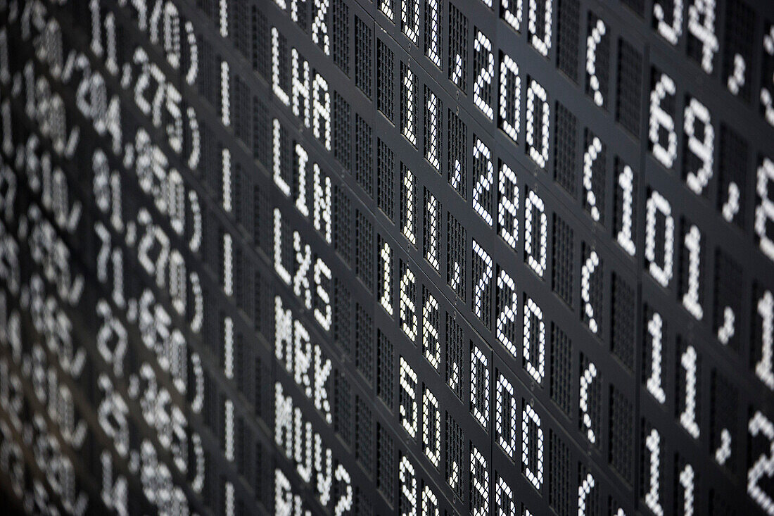 Anzeigentafel über dem Börsenparkett der Deutschen Börse, Frankfurt am Main, Hessen, Deutschland, Europa