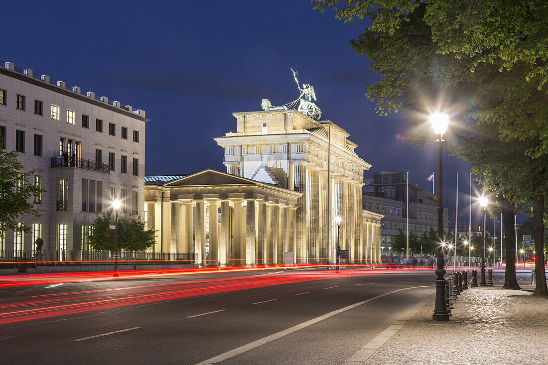 Brandenburger Tor bei Nacht, Blaue Stunde, Berlin, Deutschland