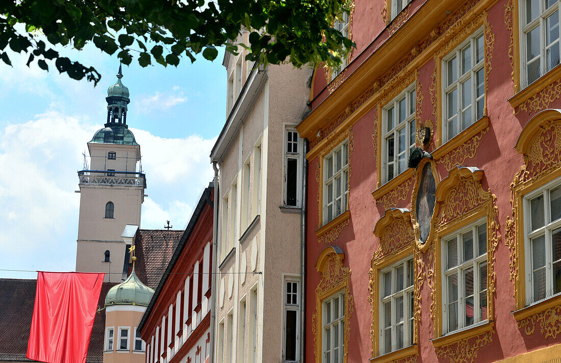 Blick auf den Pfeifturm mit Prachtpalais am Stein, Ingolstadt, Nord-Oberbayern, Bayern, Deutschland