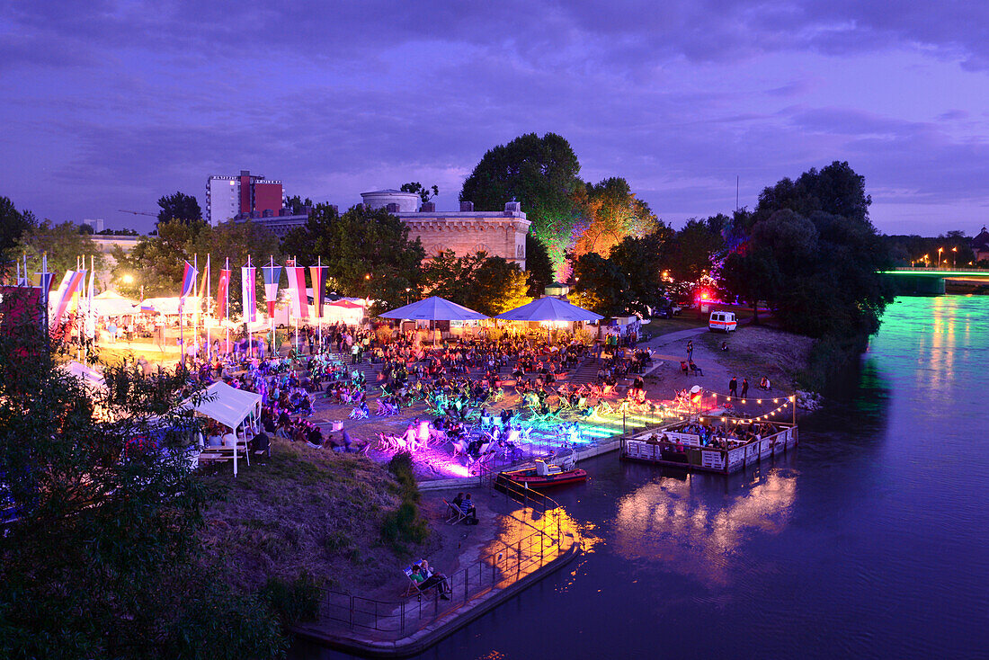 Stadtfest an der Donau und Neuem Schloß, Ingolstadt, Nord-Oberbayern, Bayern, Deutschland