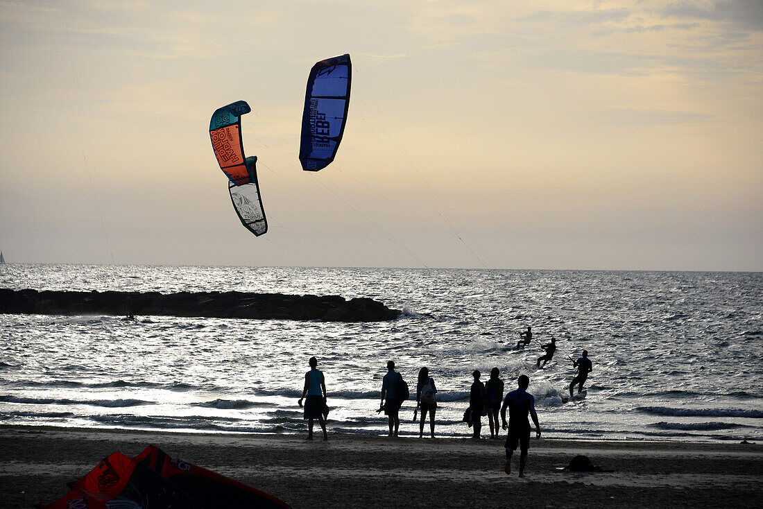 Aktivities on the seafront, Tel Aviv, Israel