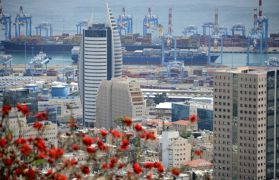 Blick auf den Hafen von Haifa, Nord-Israel, Israel