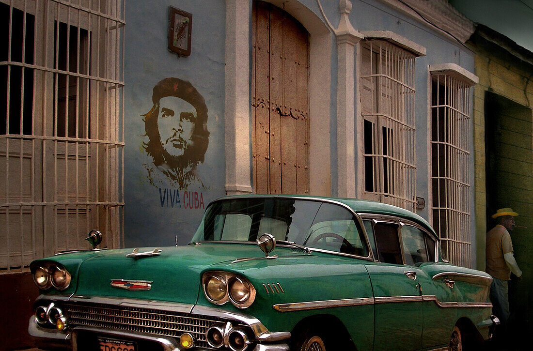 Street scene with oldtimer and Che Guevara wall painting, Trinidad, Sancti Spiritus, Cuba, Carribean, North America, America