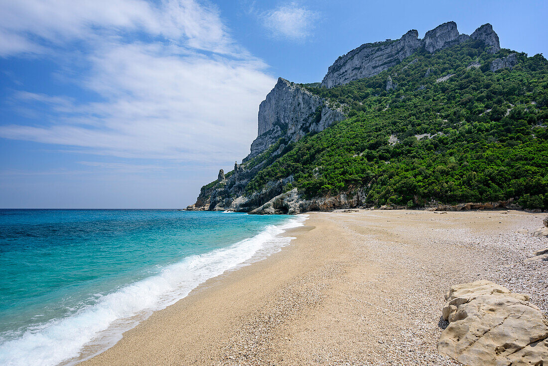 Beach of Cala Sisine at Mediterranean with rock spires in background, Cala Sisine, Selvaggio Blu, National Park of the Bay of Orosei and Gennargentu, Sardinia, Italy