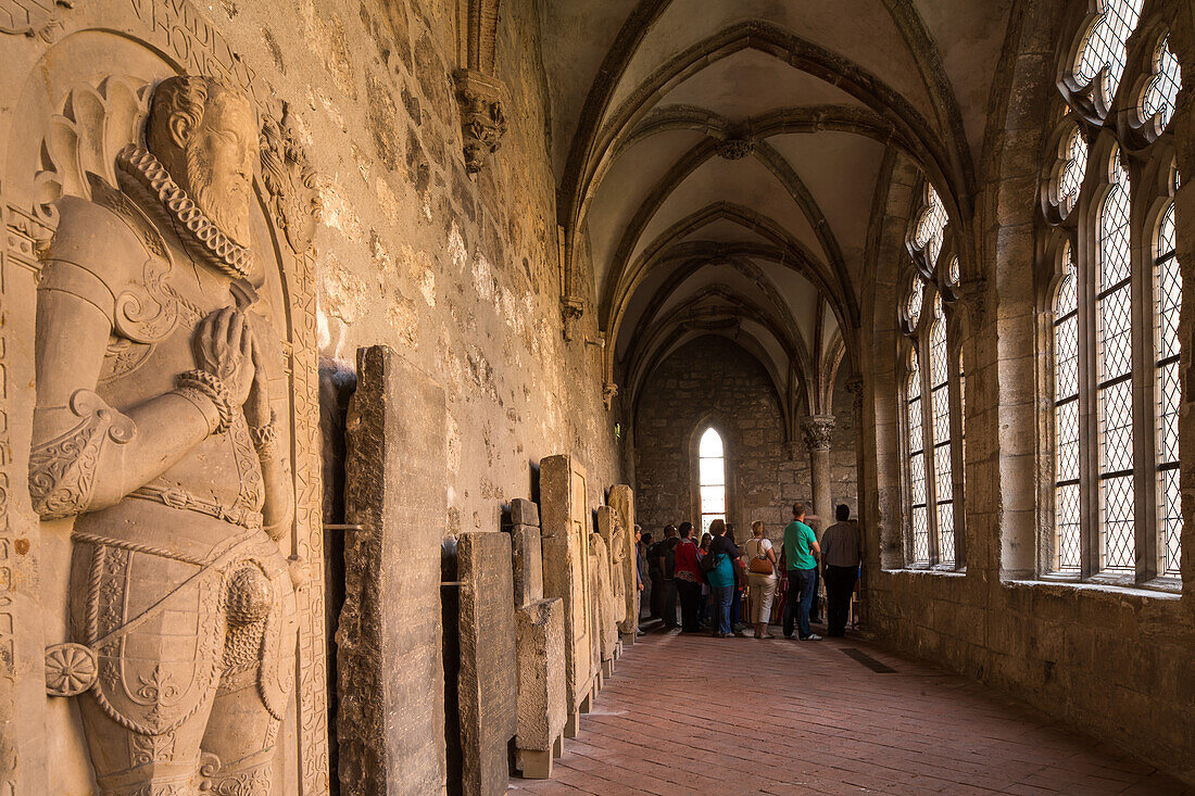 Kloster Walkenried, ehemaliges Zisterzienserkloster, gotischer Kreuzgang mit Grabplatten, Südrand des Harz, Niedersachsen, Deutschland
