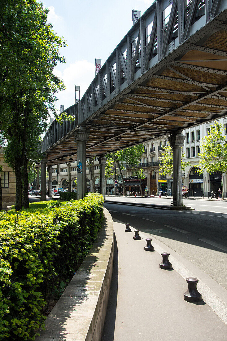 France, Paris, 19th district, Stalingrad square, near the Canal St Martin, The skytrain