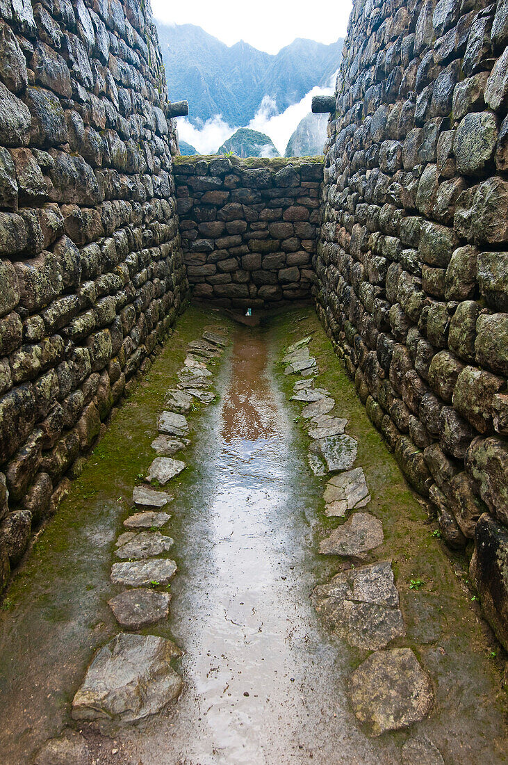 'South America, Peru, Cuzco region, Urubamba Province, Unesco World heritage since 1983, Machu Picchu (''old mountain''), alley with stones walls'