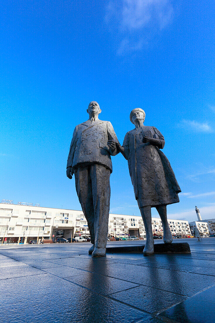 France, Calais, Place d'Armes.Charles De Gaulle and Yvonne Vendroux staue.