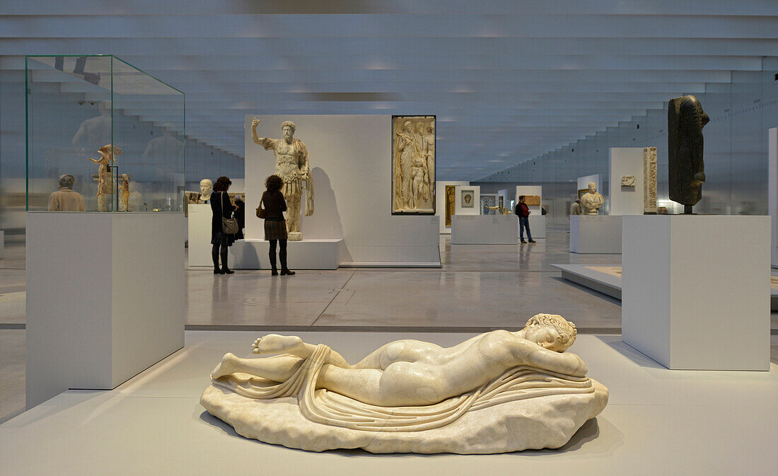 Europe,France, the Louvre in Lens marble statue lying, (architectes Kazuyo Sejima/Ryue Nishizawa@Sanaa)