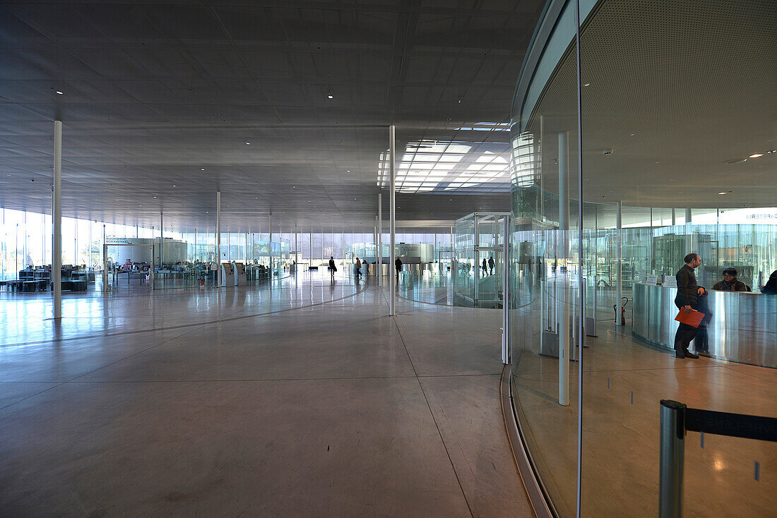 Europe,France, gateway to the Louvre Lens hall (architectes Kazuyo Sejima/Ryue Nishizawa©Sanaa)