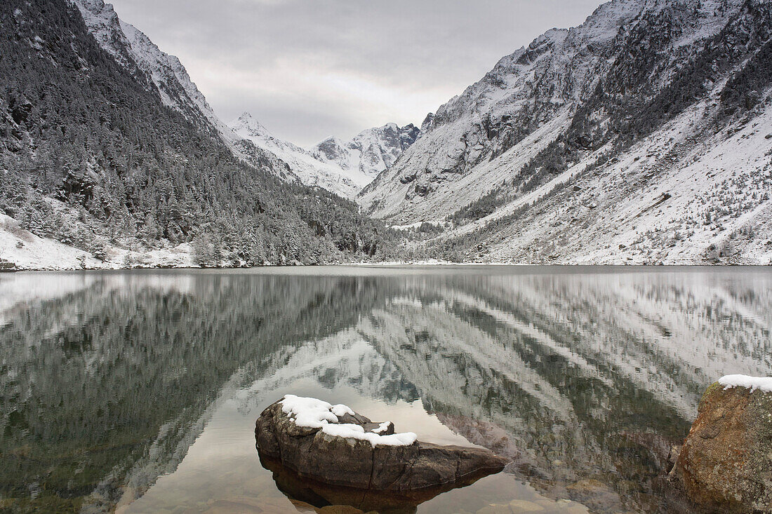 Vignemale seen from Gaube lake in winter