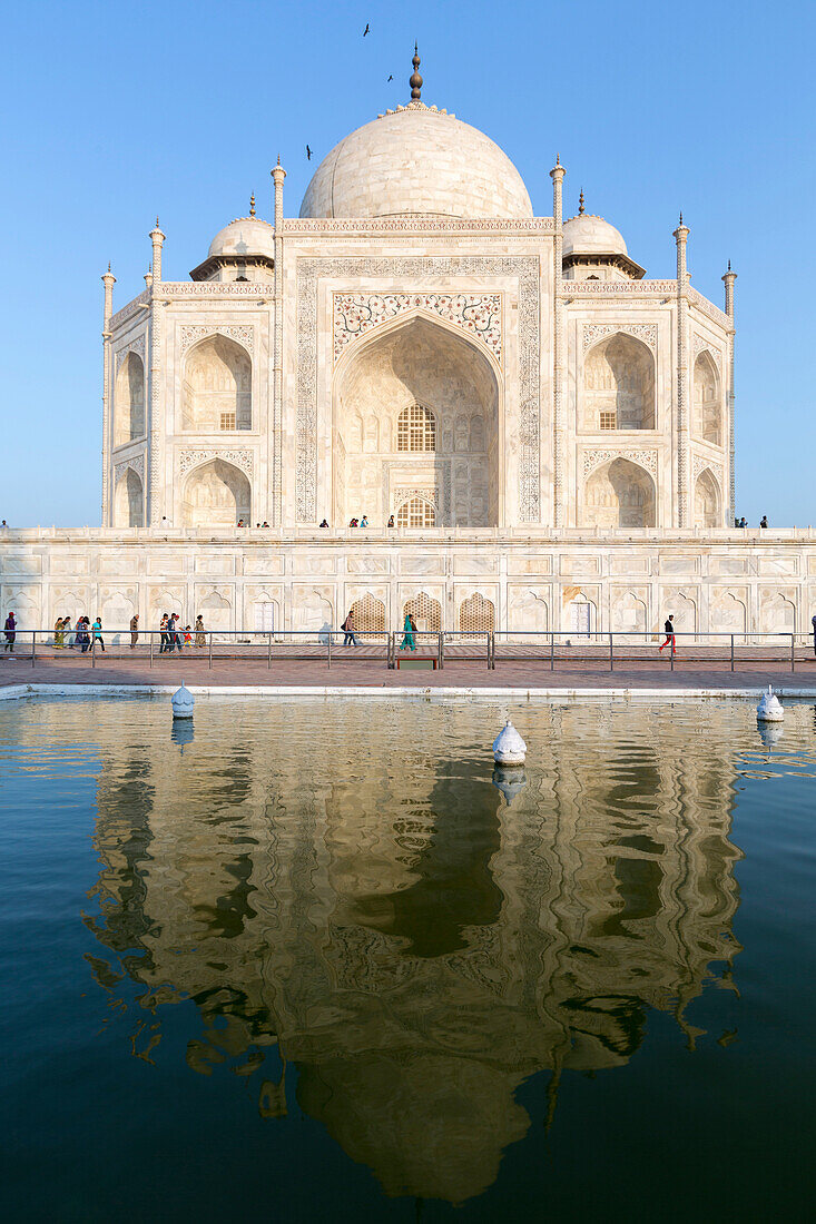 The Taj Mahal, UNESCO World Heritage Site, Uttar Pradesh, India, Asia