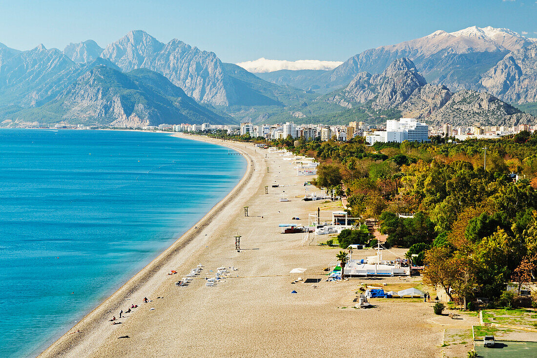 Konyaalti beach, Antalya, Taurus Mountains and Mediterranean Sea, Antalya Province, Anatolia, Turkey, Asia Minor, Eurasia