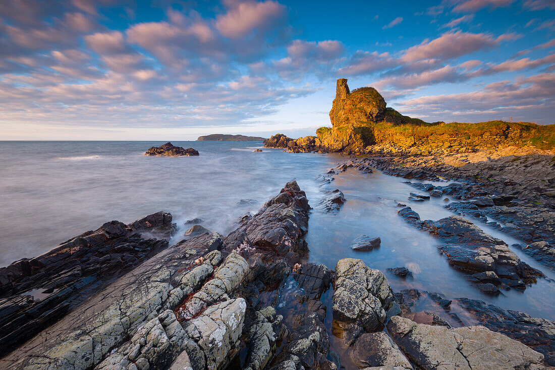 Lagavulin Bay, Dunyvaig (Dunyveg) Castle, Islay, Argyll and Bute, Scotland, United Kingdom, Europe