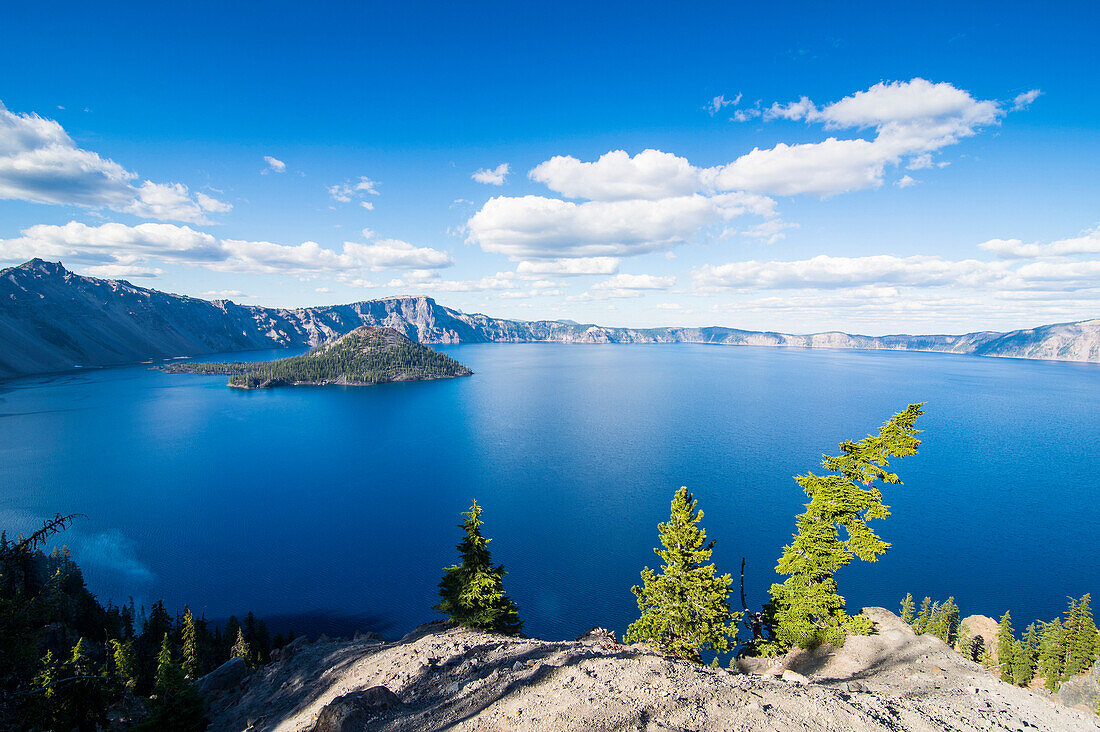 The caldera of the Crater Lake National Park, Oregon, United States of America, North America