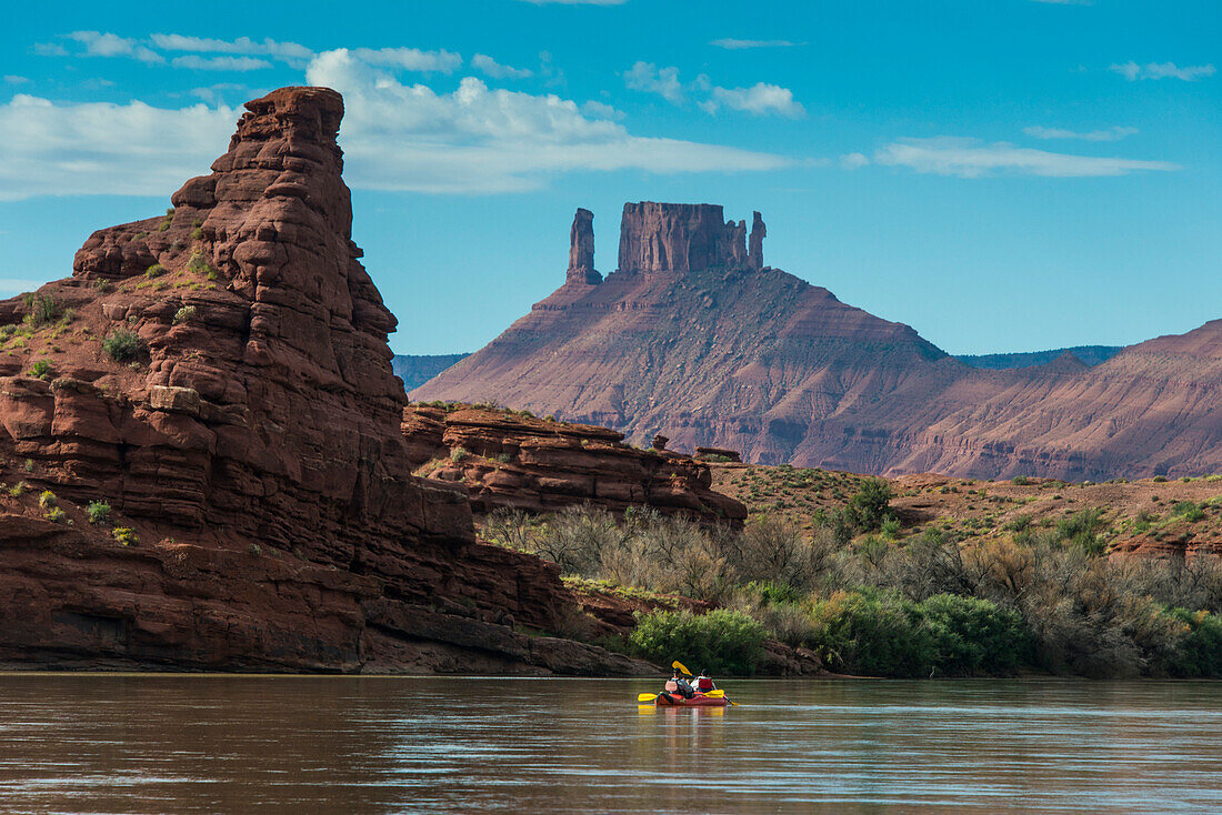 Couple kayaking down the Colorado River, Castle Valley near Moab, Utah, United States of America, North America