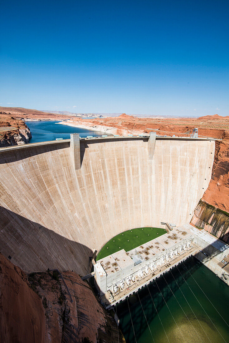 Glen Canyon Dam on the Colorado River in northern Arizona with Lake Powell in the background, Arizona, United States of America, North America