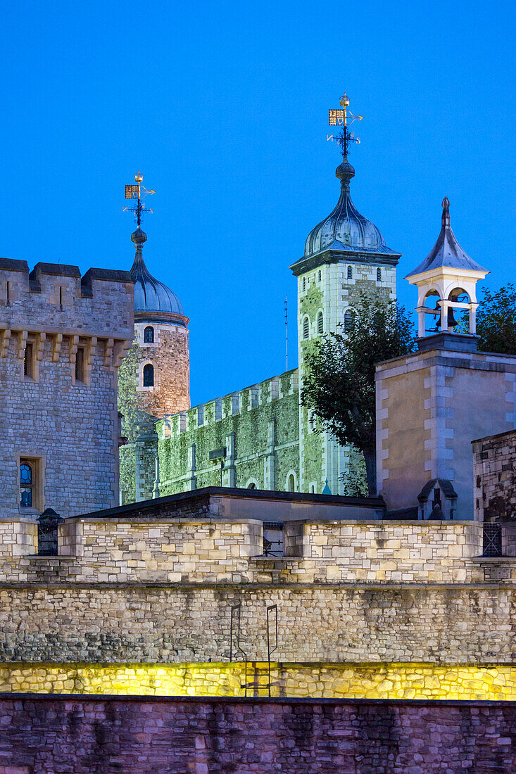 The Tower of London illuminated at night, UNESCO World Heritage Site, London, England, United Kingdom, Europe