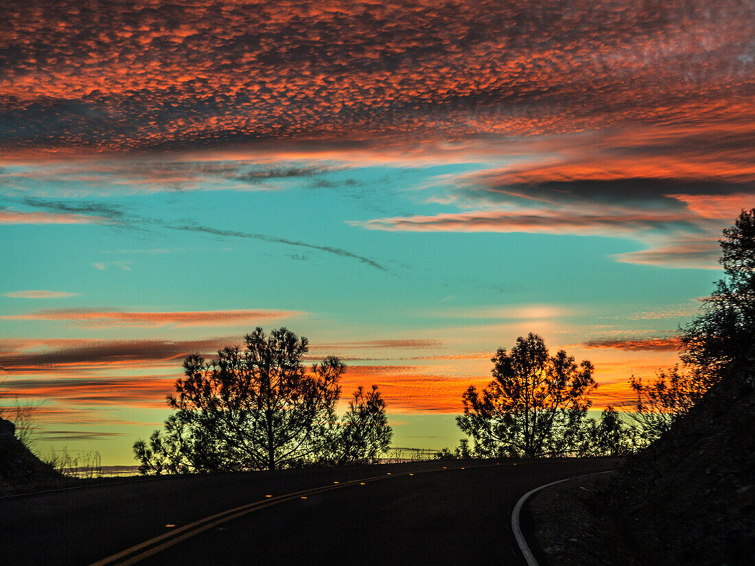 Sunset along Highway 49 on the way to Yosemite National Park.