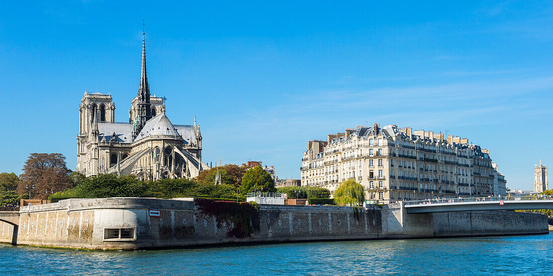 Notre-Dame Cathedral and Ile de la Cite, Paris, France, Europe