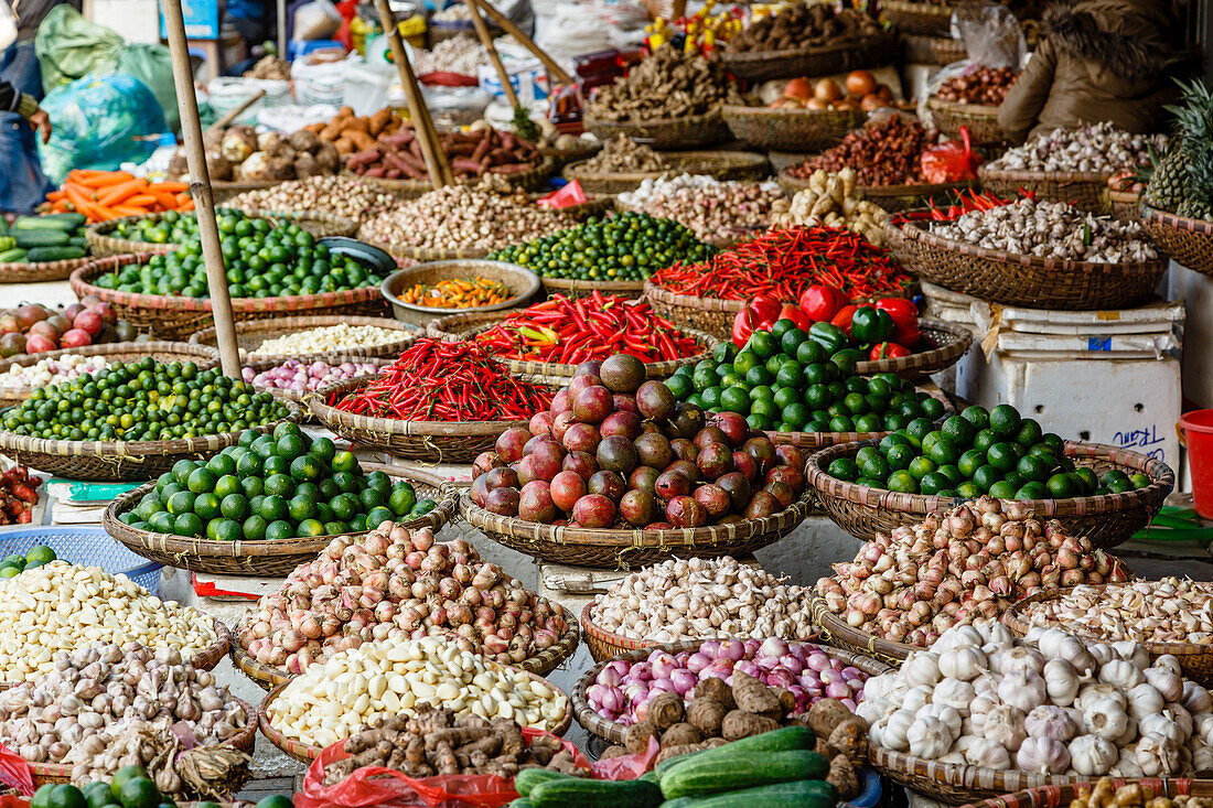 Fruits and vegetables stall at a market in the old quarter, Hanoi, Vietnam, Indochina, Southeast Asia, Asia