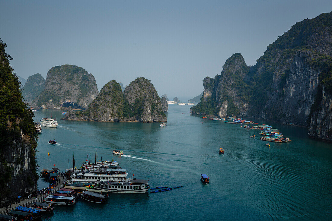 Halong Bay, UNESCO World Heritage Site, Vietnam, Indochina, Southeast Asia, Asia