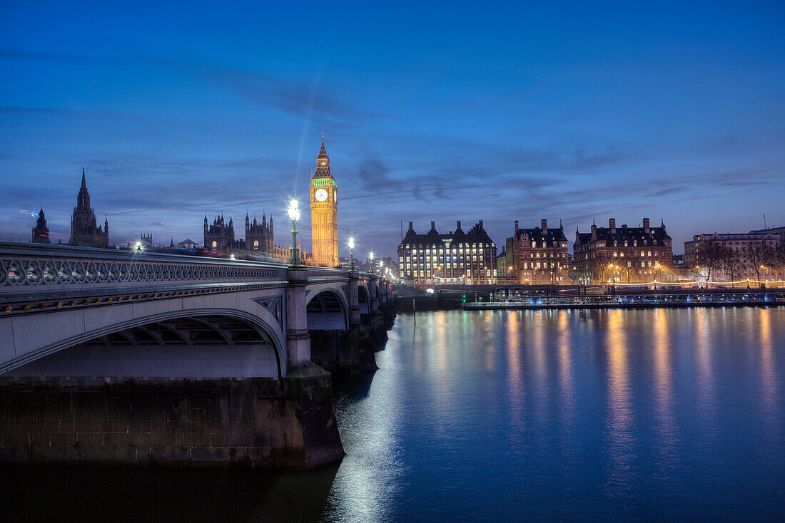 Westminster Bridge, River Thames and the Houses of Parliament, London, England, United Kingdom, Europe