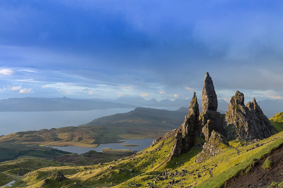 The Old Man of Storr, The Storr, Trotternish, Isle of Skye, Highlands,  Inner Hebrides, Scotland, United Kingdom, Europe