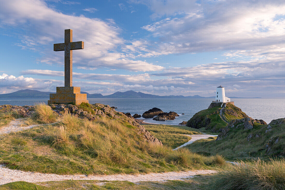 Cross and lighthouse on Llanddwyn Island, Anglesey, Wales, United Kingdom, Europe