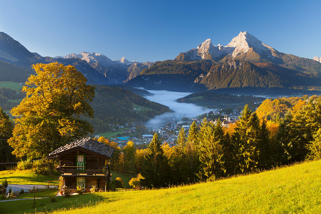 Overview of Berchtesgaden in autumn with the Watzmann mountain in the background, Berchtesgaden, Bavaria, Germany, Europe