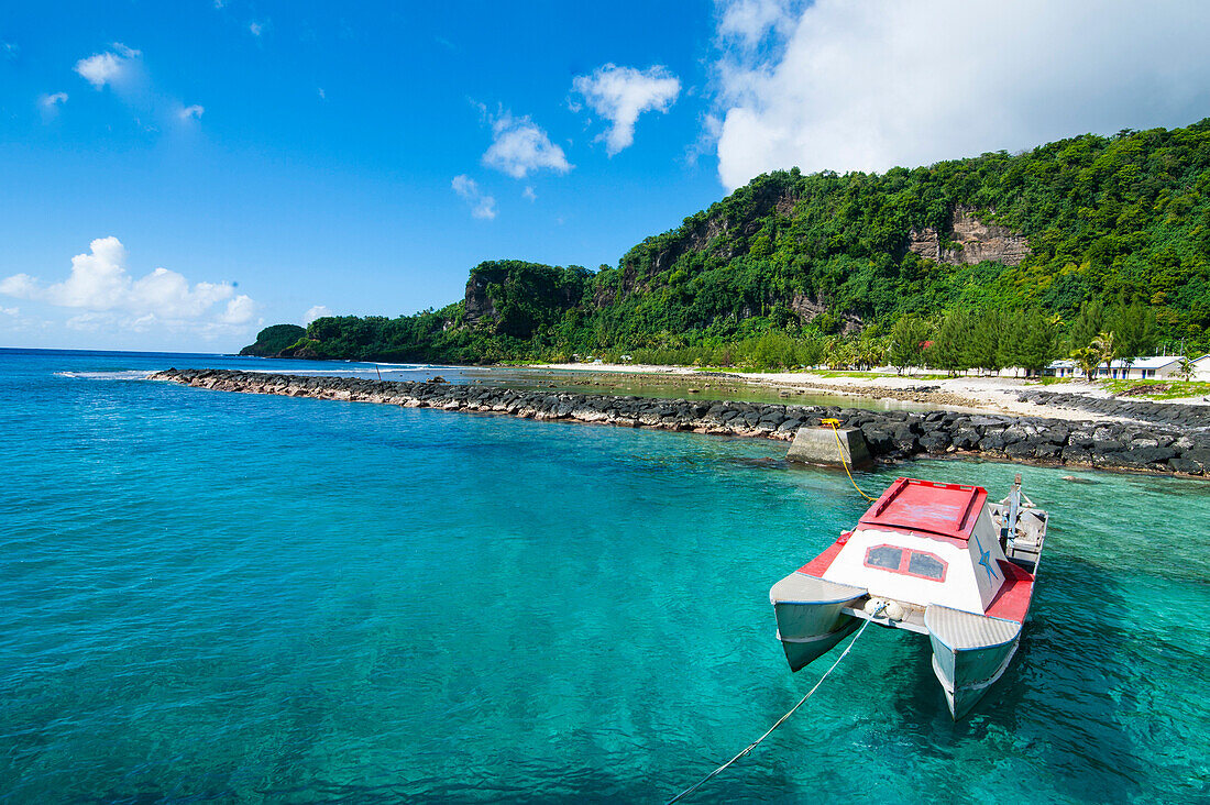 Pretty bay and turquoise water on Tau Island, Manua Island group, American Samoa, South Pacific, Pacific