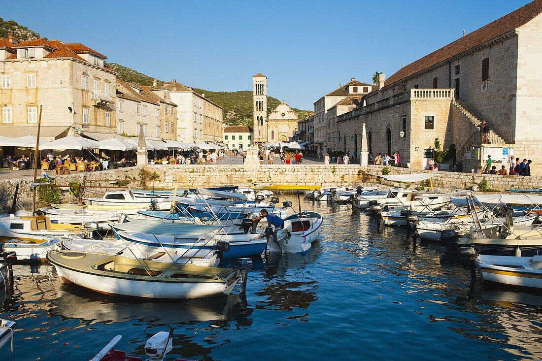 Hvar harbour, St. Stephens Square and St. Stephens Cathedral in Hvar town centre, Hvar Island, Dalmatian Coast, Adriatic, Croatia, Europe