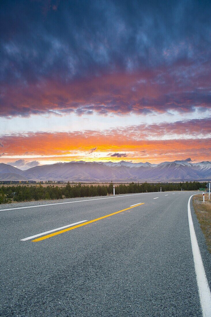 Sunset in the Queenstown Lakes Region, Otago, South Island, New Zealand, Pacific