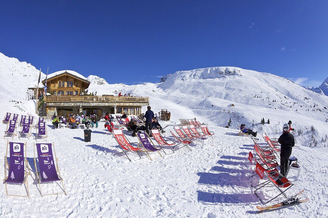 Skiers relaxing at cafe in winter sunshine, Verdons Sud, La Plagne, French Alps, France, Europe