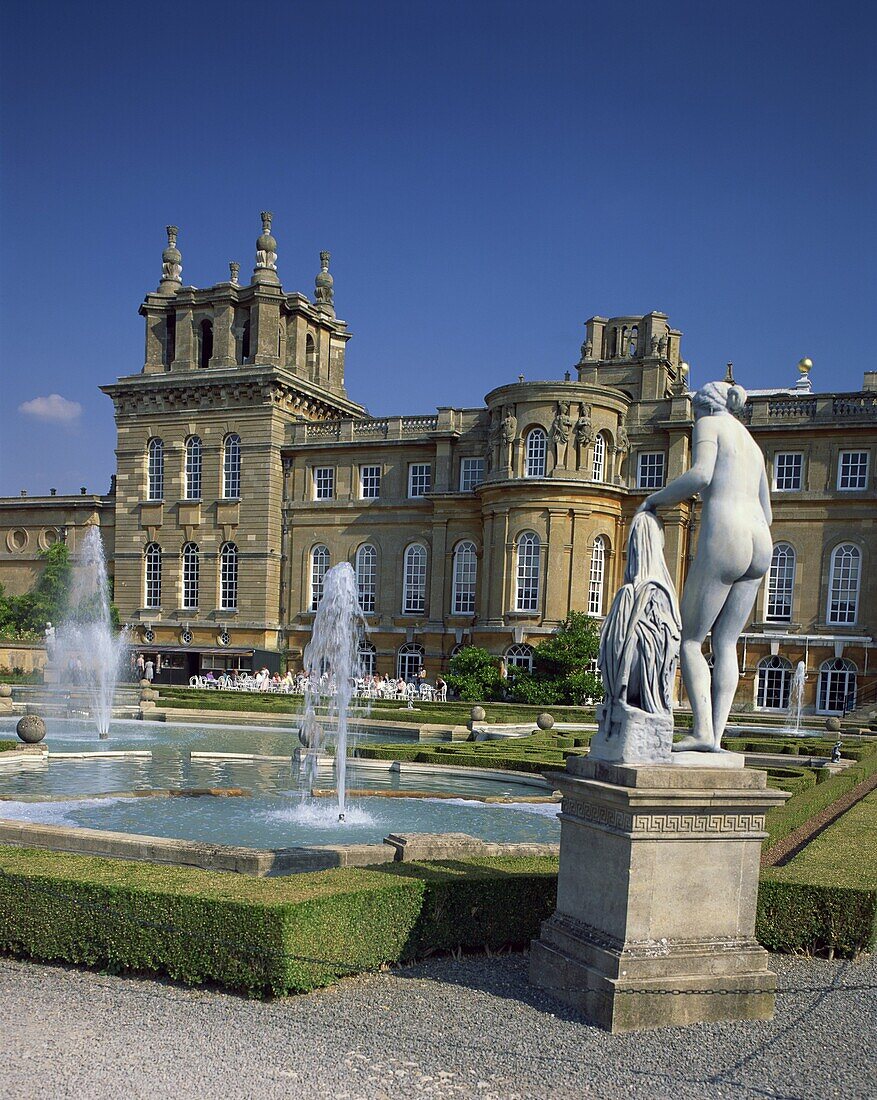 Water fountain and statue in the garden in front of Blenheim Palace, Oxfordshire, England, United Kingdom, Europe