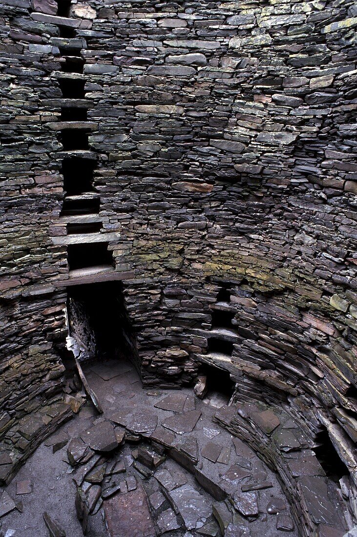 Hollow walls and water tank, Mousa Broch, best preserved of all brochs, standing 12-13 m high, in perfect state, due to its isolation, Mousa Island, Shetland Islands, Scotland, United Kingdom, Europe