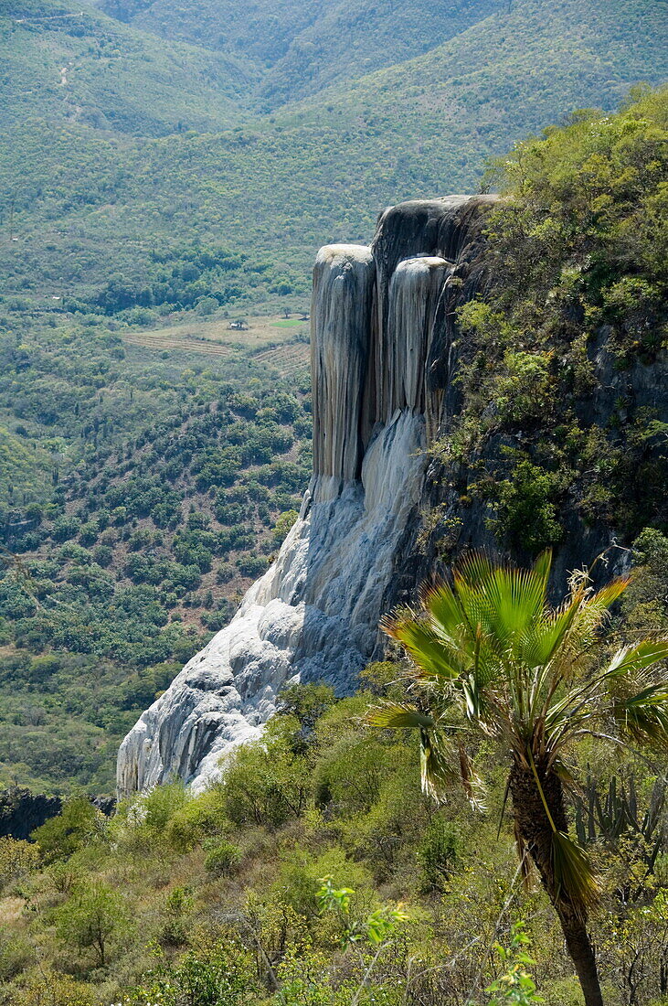 Hierve el Agua (the water boils), water rich in minerals bubbles up from the mountains and pours over edge, Oaxaca, Mexico, North America