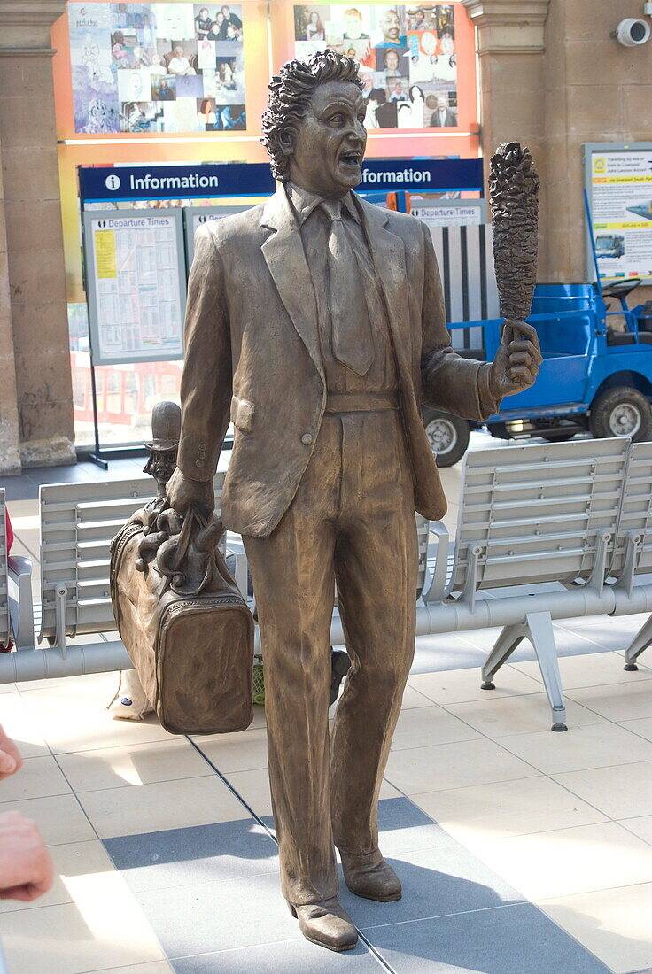 Statue by Tom Murphy of comedian and native son Ken Dodd, Liverpool, Merseyside, England, United Kingdom, Europe