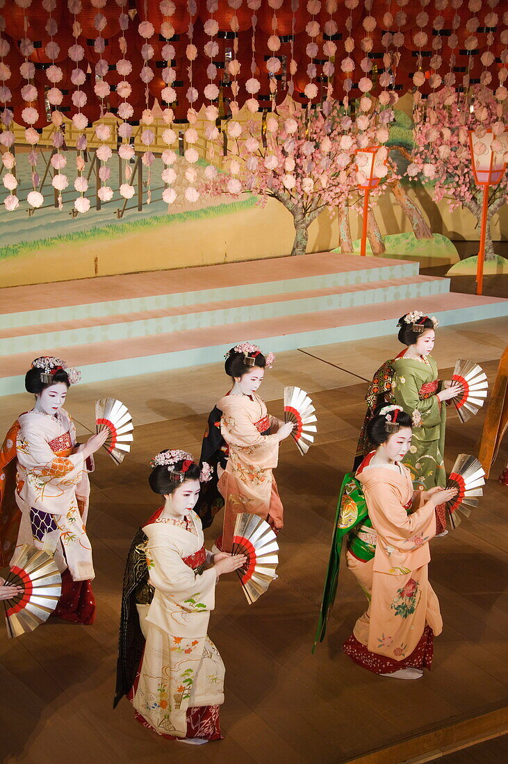 Kyo Odori spring dance theatre, Kyoto, Honshu Island, Japan, Asia