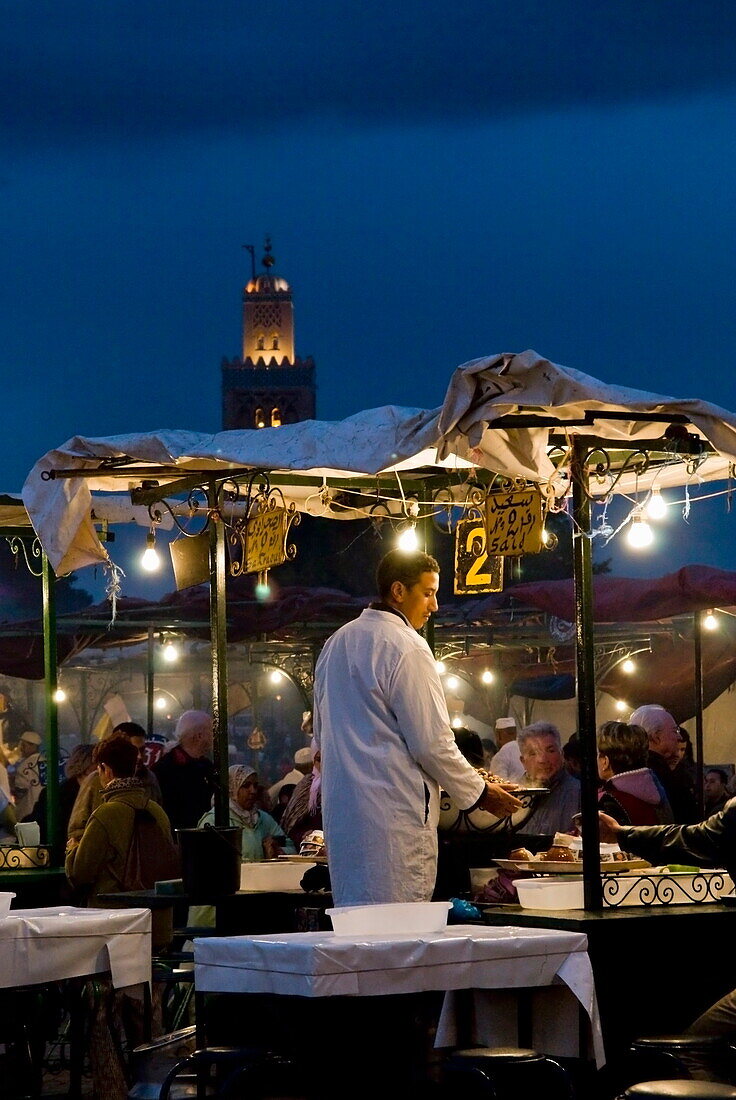 Cook selling food from his stall in the Djemaa el Fna, Place Jemaa El Fna (Djemaa El Fna), Marrakech (Marrakesh), Morocco, North Africa, Africa