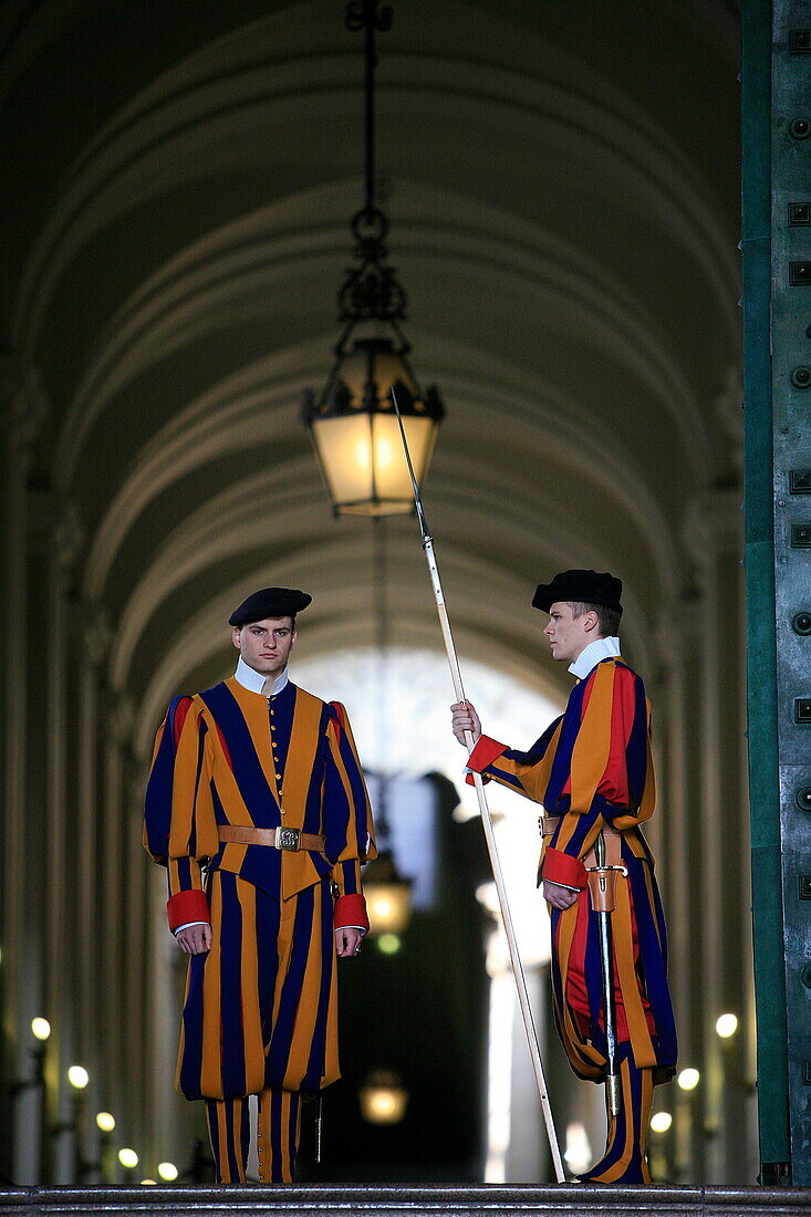 Swiss guards at St. Peter's Basilica, Vatican, Rome, Lazio, Italy, Europe