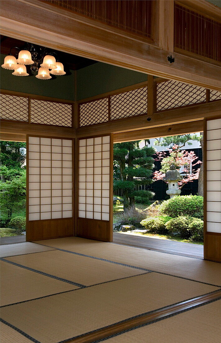 View of landscape garden at the Kyu Uchiyamake Samurai house in Echizen-Ono, Fukui, Japan, Asia