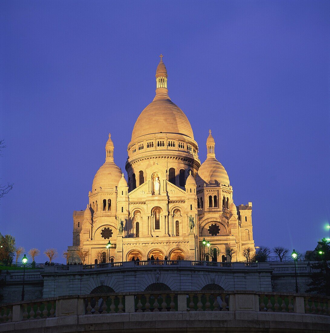 Sacre Coeur illuminated at dusk, Montmartre, Paris, France, Europe